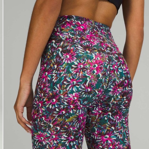 Lululemon Base Pace High-Rise Tight 28" *Brushed
Floral Electric Multi - Picture 4 of 7